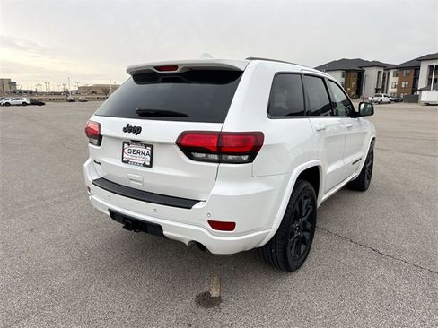 Used 2020 Jeep Grand Cherokee Altitude image 13