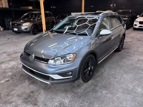 Used 2017 Volkswagen Golf Alltrack SE AWD/4WD image 3