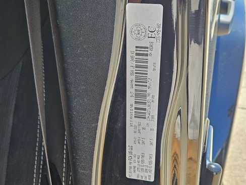 Used 2018 Jeep Wrangler Unlimited Sahara image 24