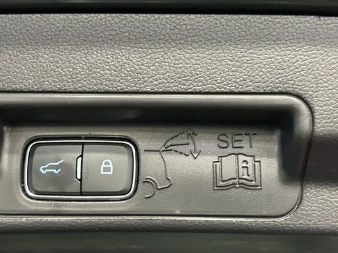 Used 2021 Ford Explorer XLT w/ Equipment Group 202A AWD/4WD image 27