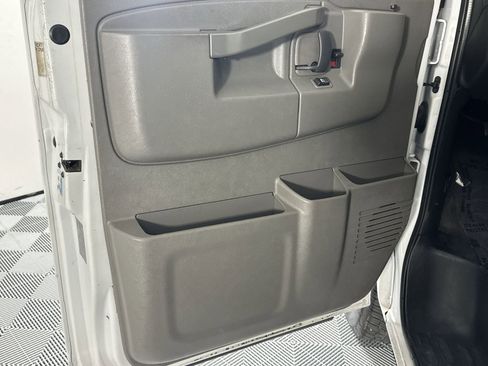Used 2019 Chevrolet Express 3500 LT w/ LT Preferred Equipment Group RWD image 28