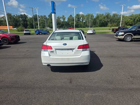 Used 2011 Subaru Legacy 2.5i Premium AWD/4WD image 4