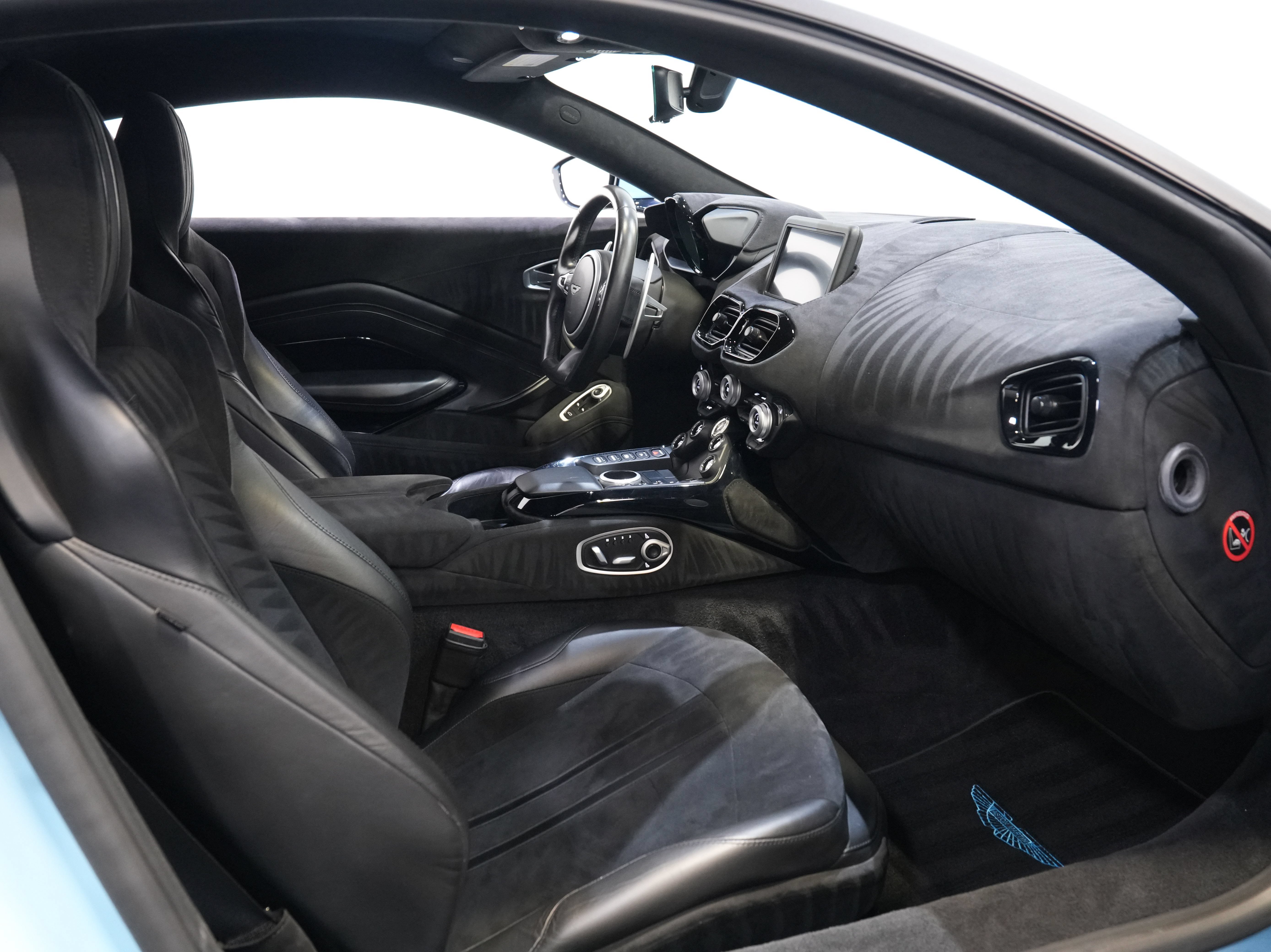 Used 2020 Aston Martin V8 Vantage Coupe RWD image 31