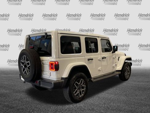 Used 2024 Jeep Wrangler Unlimited Sahara w/ Technology Group AWD/4WD image 10