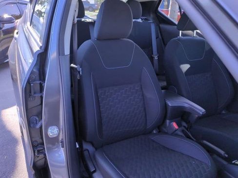 Used 2022 Nissan Kicks S image 32