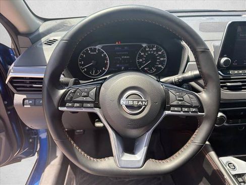 Used 2025 Nissan Altima 2.5 SR FWD image 16