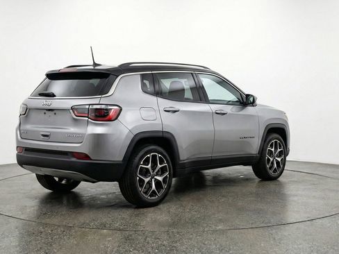 Used 2025 Jeep Compass Limited image 9