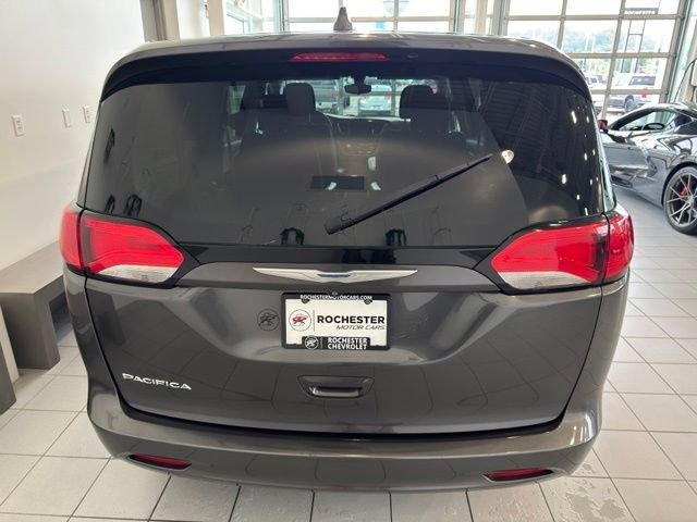 Used 2017 Chrysler Pacifica Touring FWD image 38
