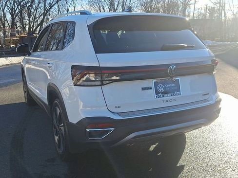 Certified 2025 Volkswagen Taos SE w/ Panoramic Sunroof Package image 8