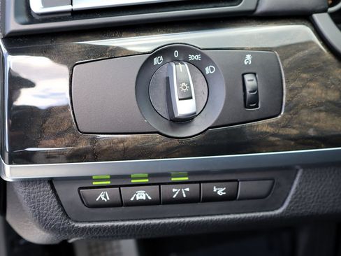 Used 2015 BMW 750i RWD image 28