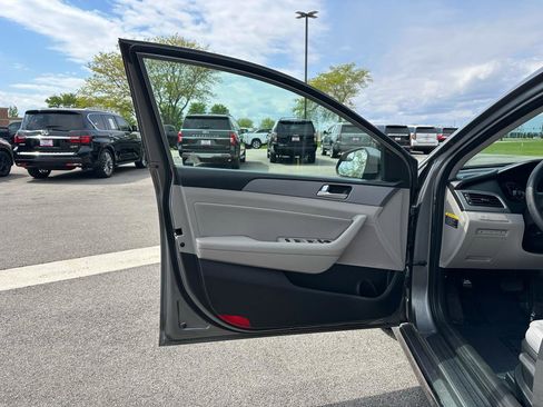 Used 2017 Hyundai Sonata SE FWD image 11