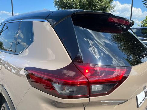 Used 2024 Nissan Rogue Platinum FWD image 38