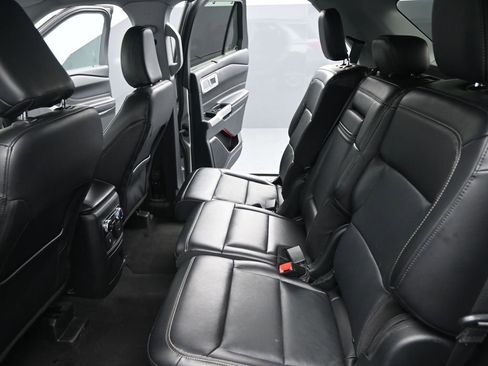 Used 2023 Ford Explorer Limited AWD/4WD image 15