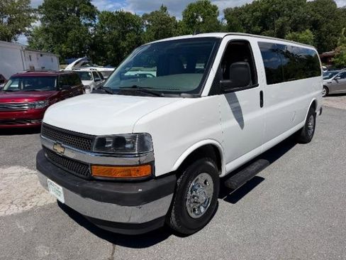 Used 2017 Chevrolet Express 3500 LT w/ LT Preferred Equipment Group RWD image 1