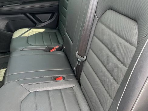 Used 2025 Volkswagen Atlas SEL AWD/4WD image 17