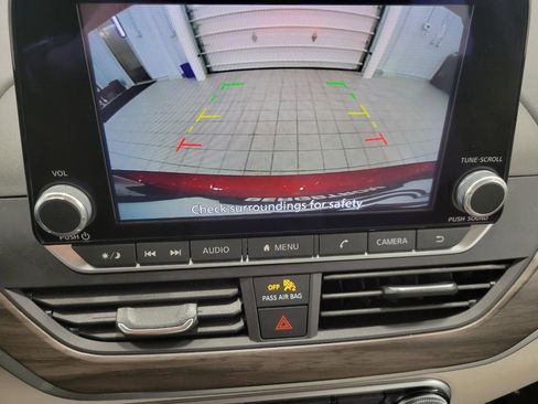 Used 2025 Nissan Altima 2.5 SV FWD image 43