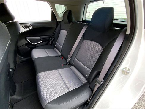 Used 2025 Kia Soul LX FWD image 23
