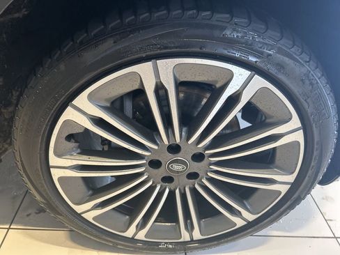 Used 2024 Land Rover Range Rover Long Wheelbase SE image 23