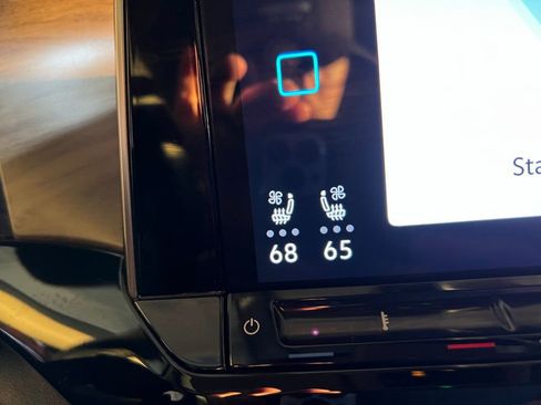 Used 2024 Volkswagen Atlas SE image 28