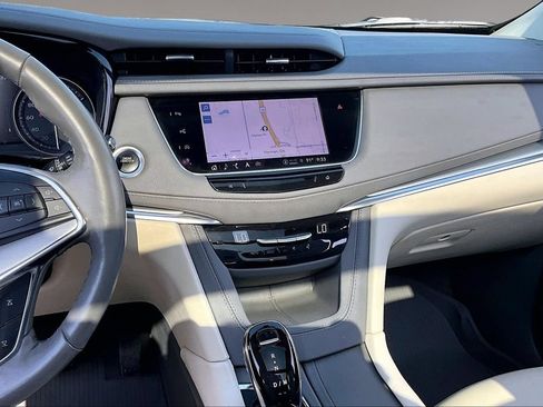 Used 2022 Cadillac XT5 Premium Luxury w/ Technology Package FWD image 6
