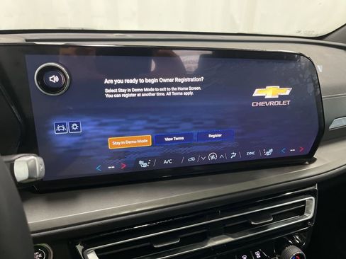 New 2026 Chevrolet Traverse LT w/ Sun and Wheel Package AWD/4WD image 12
