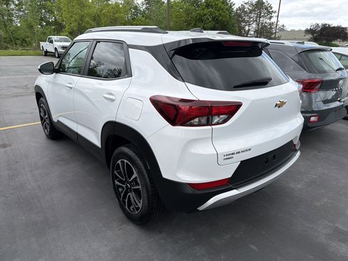 Used 2025 Chevrolet TrailBlazer LT AWD/4WD image 1