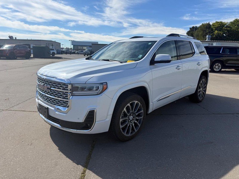 Used 2022 GMC Acadia Denali w/ Denali Ultimate Package FWD image 3