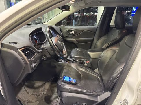 Used 2020 Jeep Cherokee Limited image 8