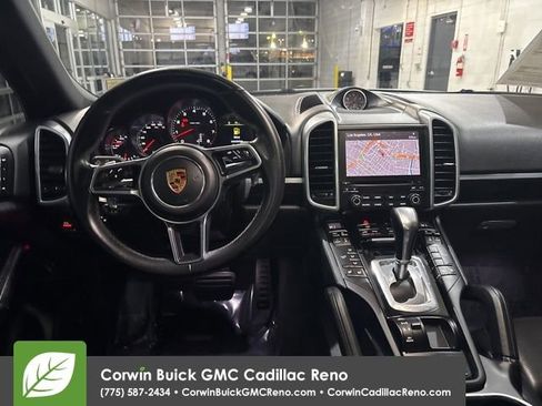 Used 2018 Porsche Cayenne Platinum Edition image 28