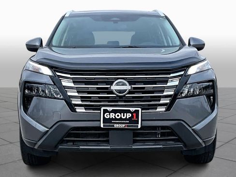 Used 2025 Nissan Rogue SV w/ SV Premium Package image 4