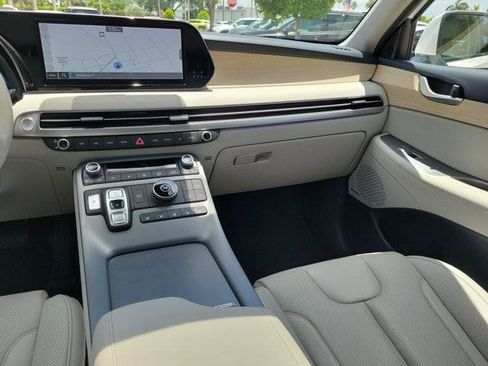 Used 2024 Hyundai Palisade Limited FWD image 16