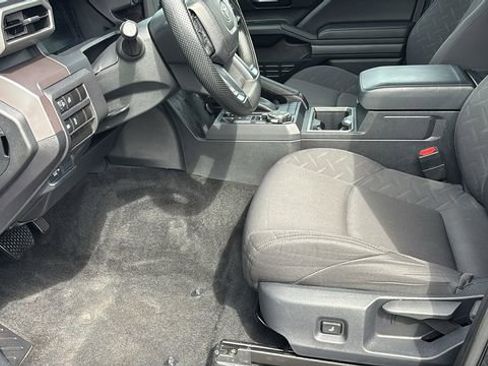 Used 2025 Toyota Tacoma SR5 AWD/4WD image 25