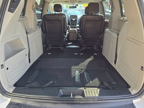 Used 2016 Chrysler Town & Country Touring w/ Driver Convenience Group FWD image 39