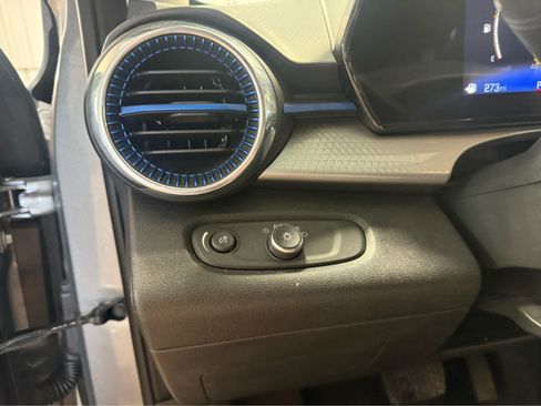 Used 2025 Chevrolet Trax LT FWD image 10
