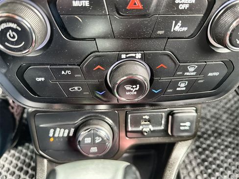 Used 2021 Jeep Renegade Trailhawk image 15