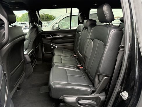 Used 2024 Jeep Wagoneer L Series II w/ Flexible Seating Group AWD/4WD image 12