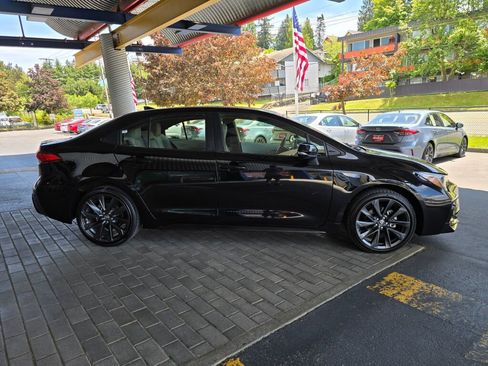Used 2024 Toyota Corolla SE w/ SE Package FWD image 4