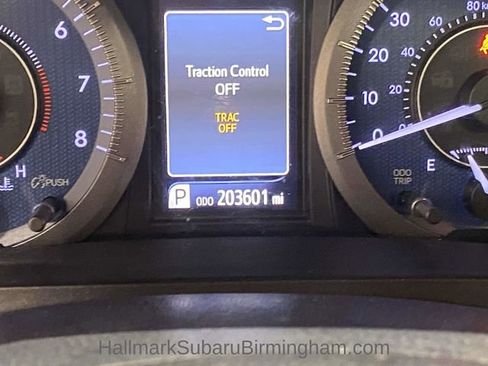 Used 2015 Toyota Sienna L image 24