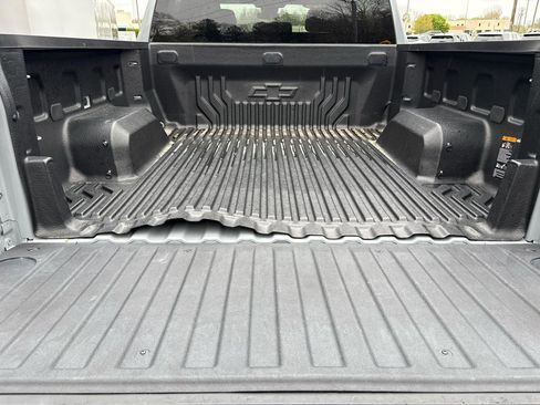 Used 2024 Chevrolet Silverado 1500 LT AWD/4WD image 5