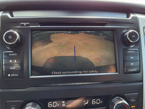 Used 2019 Nissan Titan SV w/ SV Convenience Package image 5