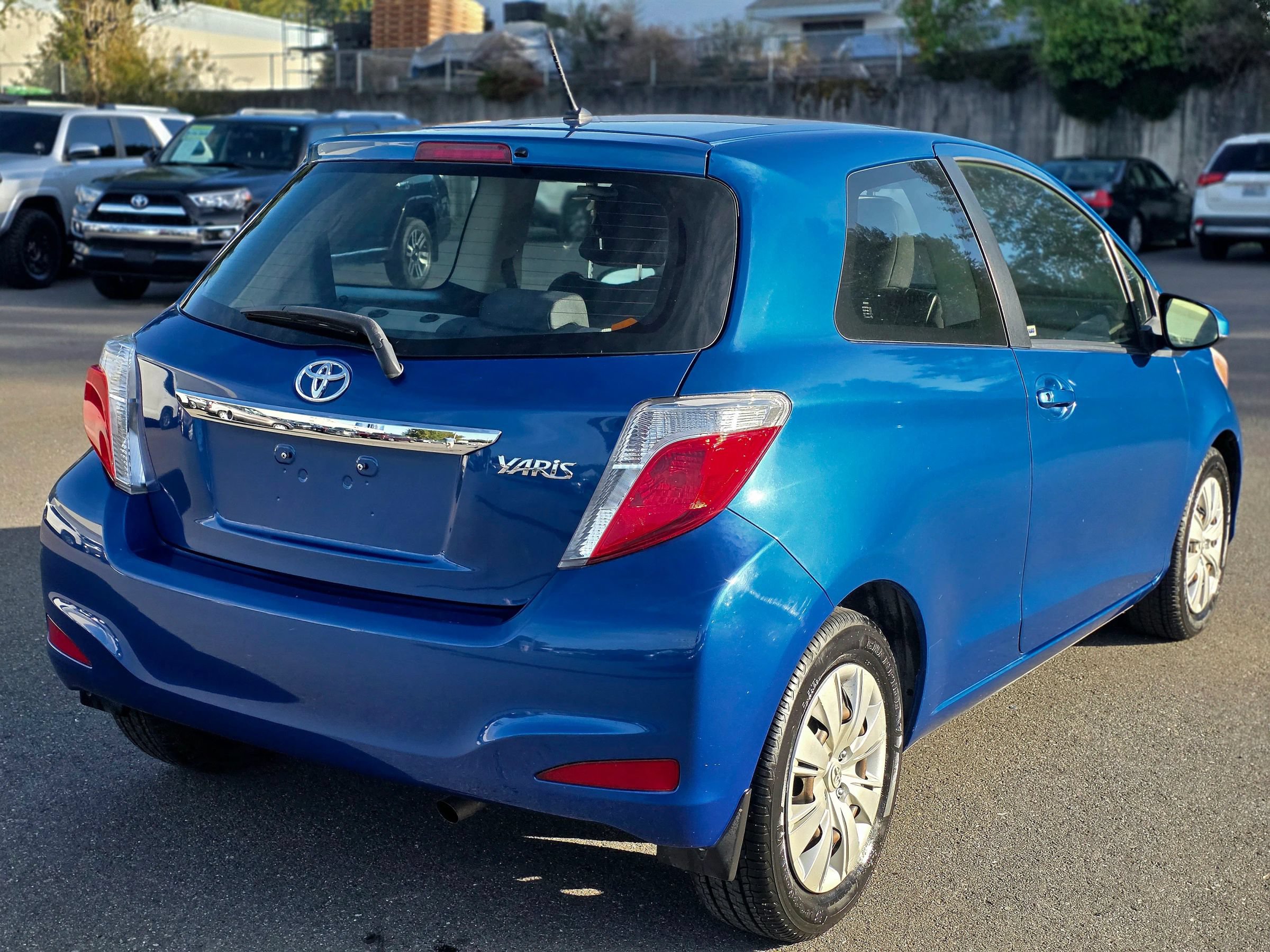 Used 2013 Toyota Yaris L FWD image 11