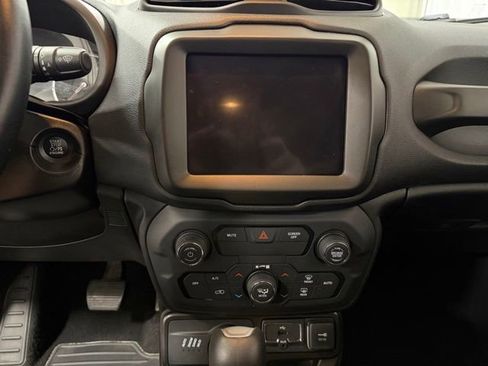 Used 2020 Jeep Renegade Altitude w/ UConnect 8.4 Nav Group AWD/4WD image 13