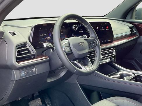 Used 2025 Chevrolet Traverse Z71 w/ LPO, Floor Liner Package AWD/4WD image 9
