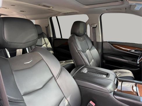 Used 2019 Cadillac Escalade ESV Luxury RWD image 34