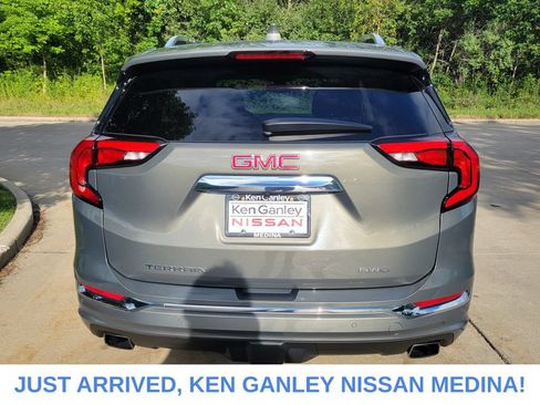 Used 2018 GMC Terrain Denali w/ Advanced Safety Package AWD/4WD image 4