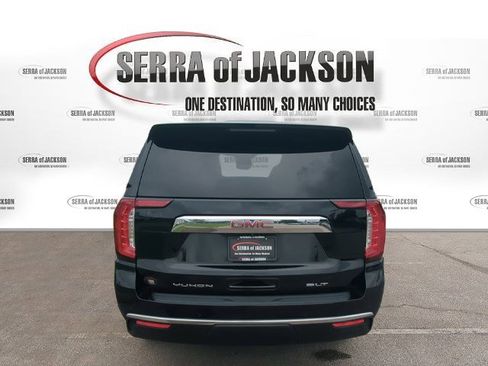 Used 2023 GMC Yukon XL SLT w/ SLT Premium Package AWD/4WD image 7