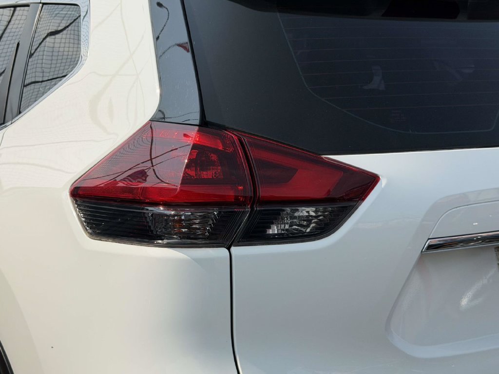 Used 2019 Nissan Rogue S AWD/4WD image 11