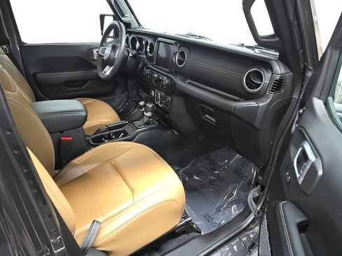 Used 2023 Jeep Wrangler Unlimited Sahara AWD/4WD image 15