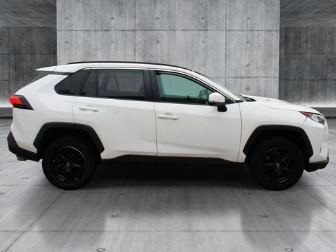 Used 2020 Toyota RAV4 XLE AWD/4WD image 9