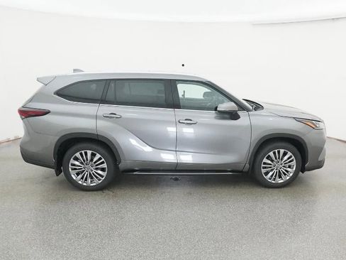New 2026 Toyota Highlander Platinum image 44